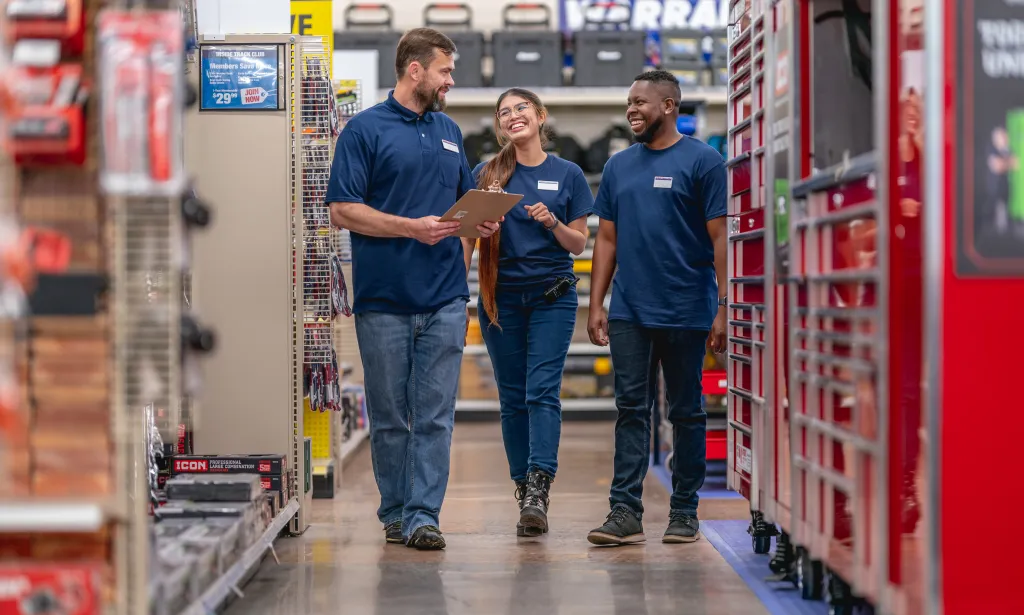 Harbor Freight Tools employee