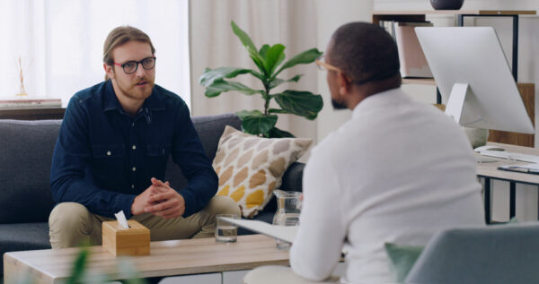 Addiction counselor meeting with a client seeking opioid addiction treatment in California