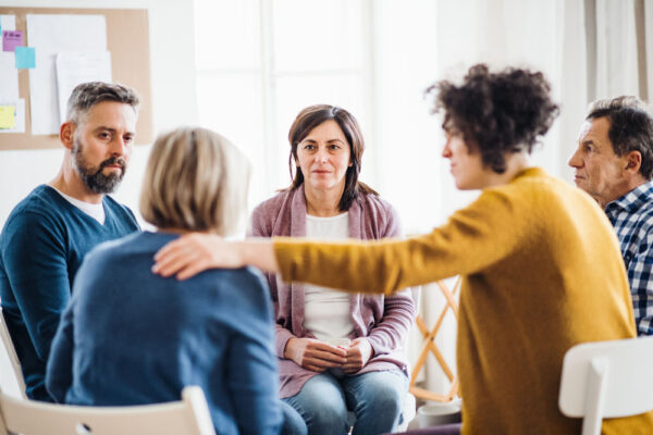 Group therapy combined with cognitive behavioral therapy for comprehensive addiction treatment