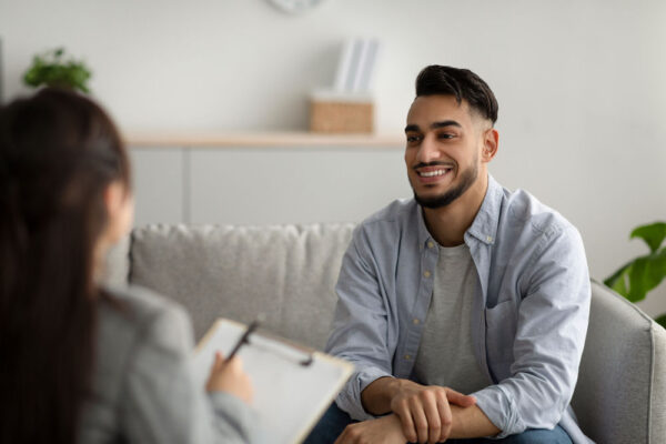 Therapist providing cognitive behavioral therapy for addiction recovery near Ventura County